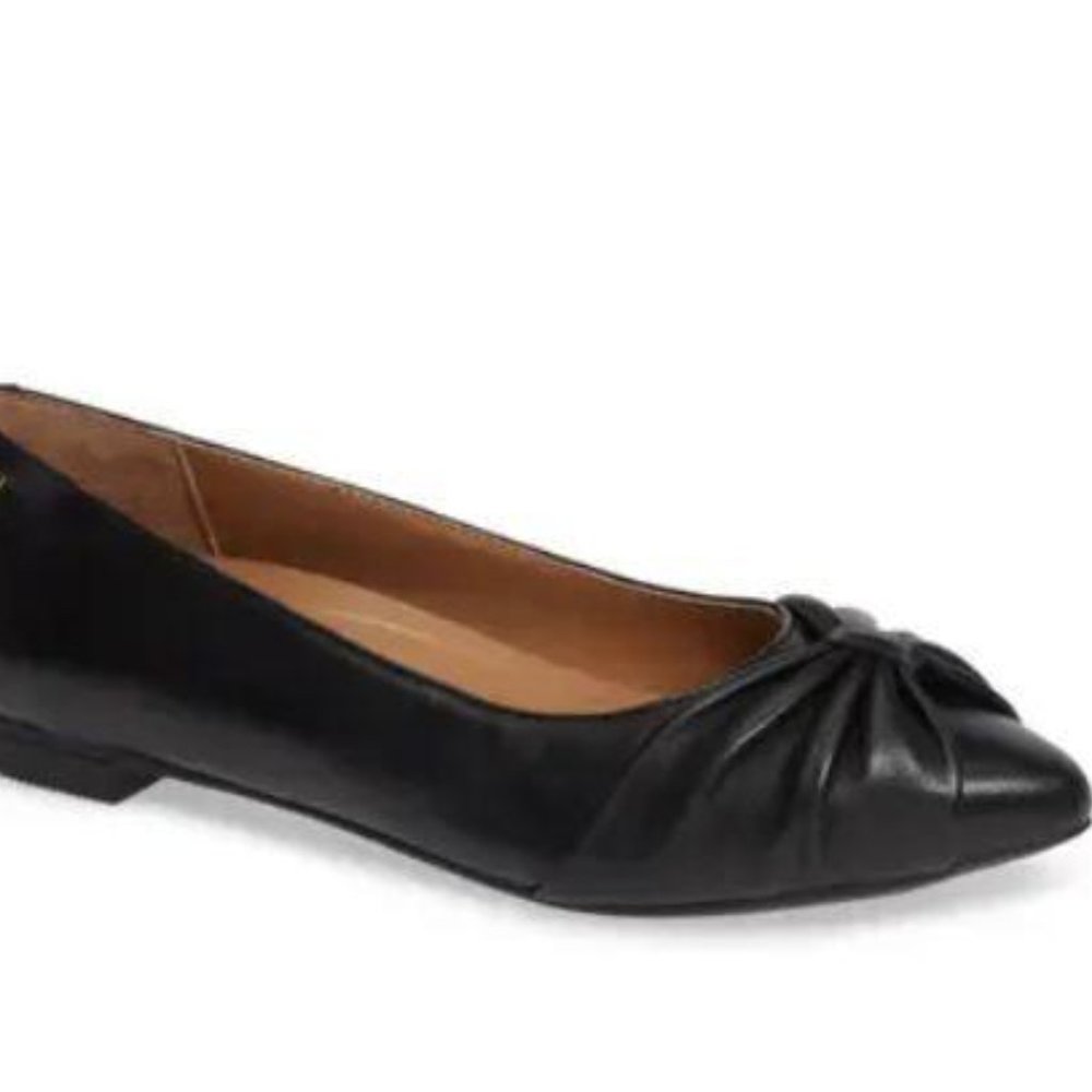 (sold)Vionic Gramercy Toe Flat Size  Black